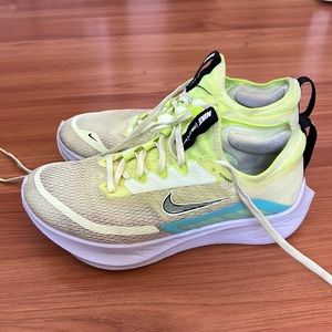 Nike Zoom Fly 4
